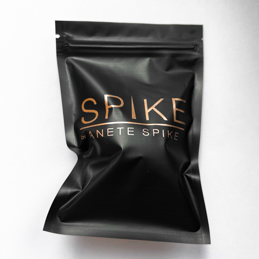 SPIKE Kosmetinė kempinė (juoda) | Multum